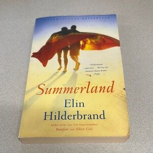✨free w/ purchase✨

 Summerland by Elin Hilderbrand Book